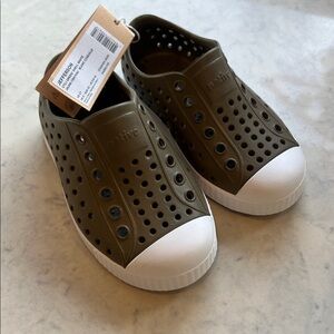 NWT Native Jefferson Little Kids Child Shoes Utili Green and Shell White